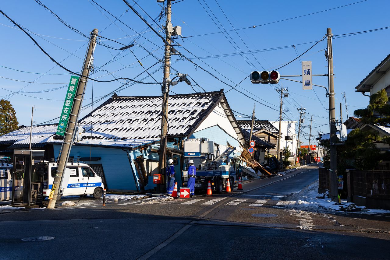 Un carrefour de Takojima particulièrement sinistré, juste à la sortie de l'école primaire.