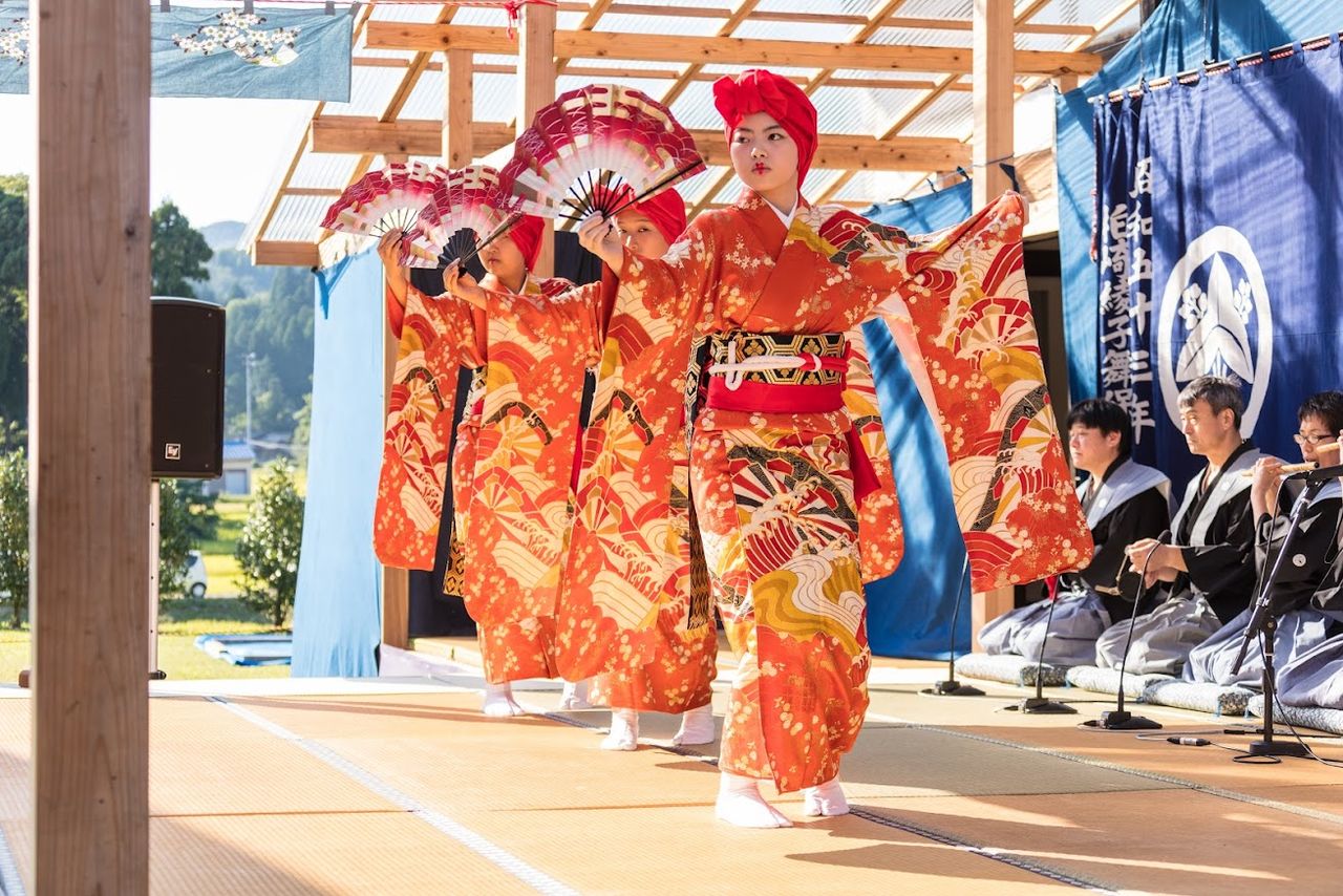 La danse Ayako Mai à Kashiwazaki, de la préfecture de Niigata (© Ville de Kashiwazaki)