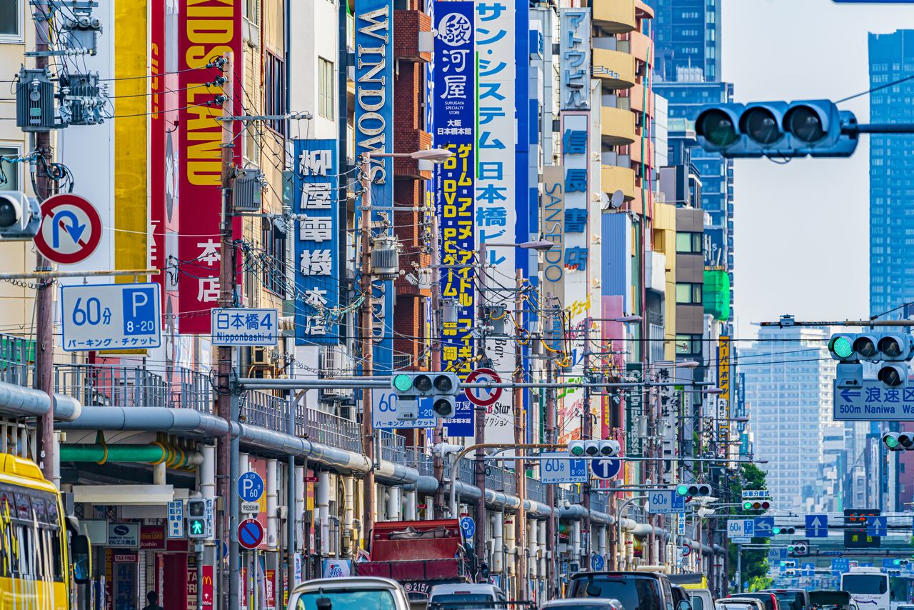 Denden Town est le grand quartier dédié à l'électronique à Osaka, à l'instar d'Akihabara à Tokyo (© Pixta)
