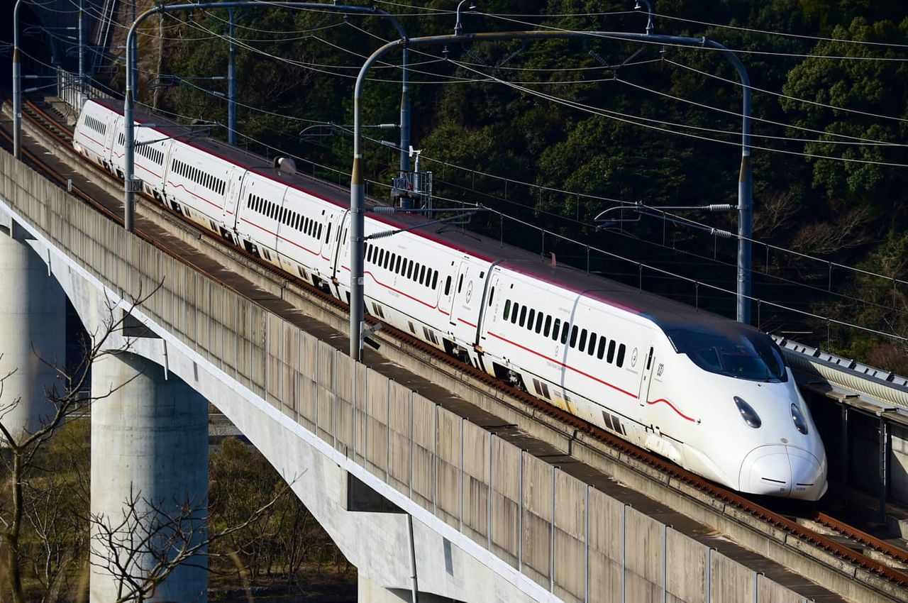 Le Shinkansen Série 800 (Photo AC)