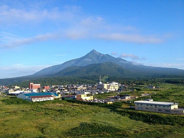 Vue du mont Rishiri en été. (Avec l'aimable autorisation du ministère de l'Environnement) 