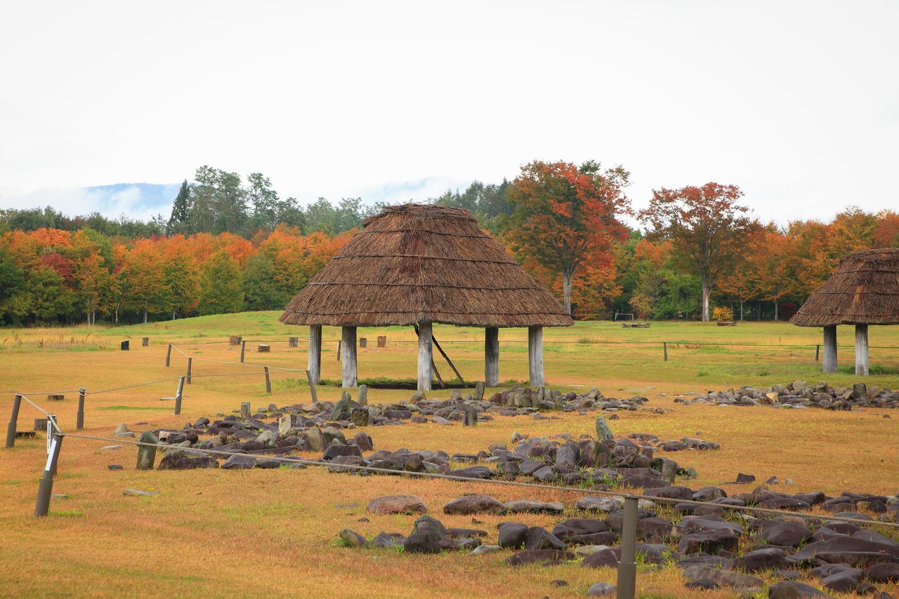 les cercles de pierre du site Oyu Kanjô Resseki, dans la préfecture d’Akita. (Photo avec l'aimable autorisation de l'Association de tourisme de la préfecutre d'Akita)