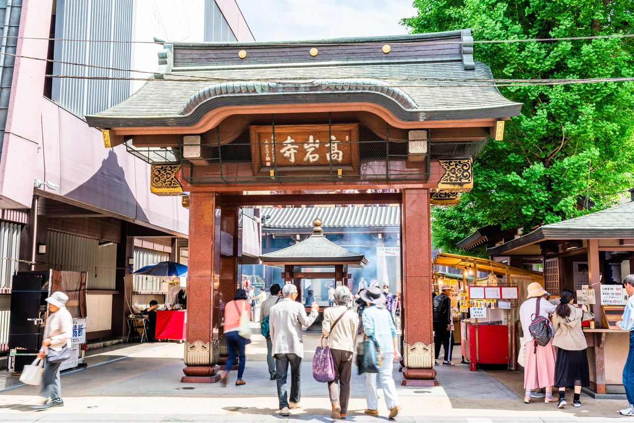 Le temple Kôgan-ji, où jizô est la divinité principale. Célèbre pour être un « tireur d'épines », il n’est toutefois pas exposé au public car c'est un « bodhisattva secret ».