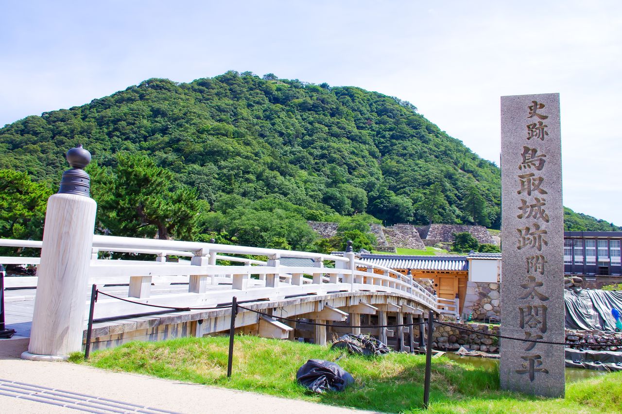 Le campement fortifié jinshiro de Taikôganaru, à 1,5 kilomètre du château de Tottori, était le quartier général de Toyotomi Hideyoshi pendant le siège de cet édifice. (Pixta)