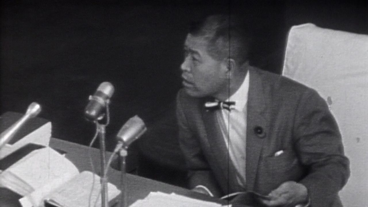 Shimozato « la trompette » Keiryô (1911-1979), avocat connu pour son éloquence et son franc-parler (© Okinawa Television).