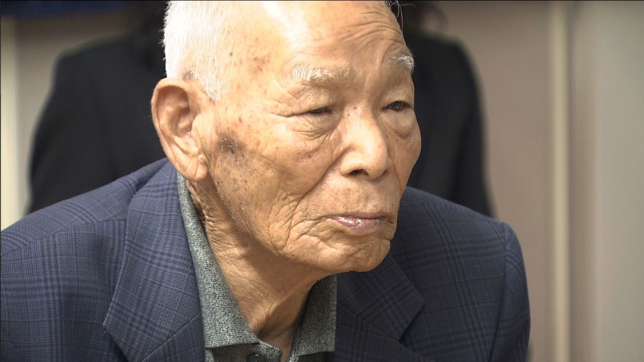 Murakami Teruo, ancien soldat de première classe (né en 1920). Il était présent lors de la célébration des soixante-dixième et soixante-quinzième anniversaires de l'évasion de Cowra. (© Setonaikai Broadcasting Corporation)