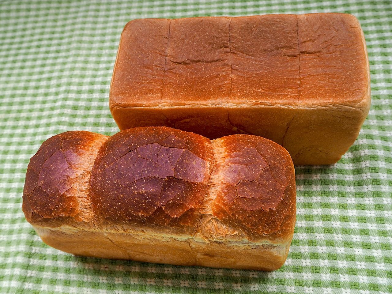 Dans le quartier de Ginza à Tokyo, Centre The Bakery, une boulangerie spécialisée dans le pain de mie, propose des pains de forme rectangulaire et du pain anglais.