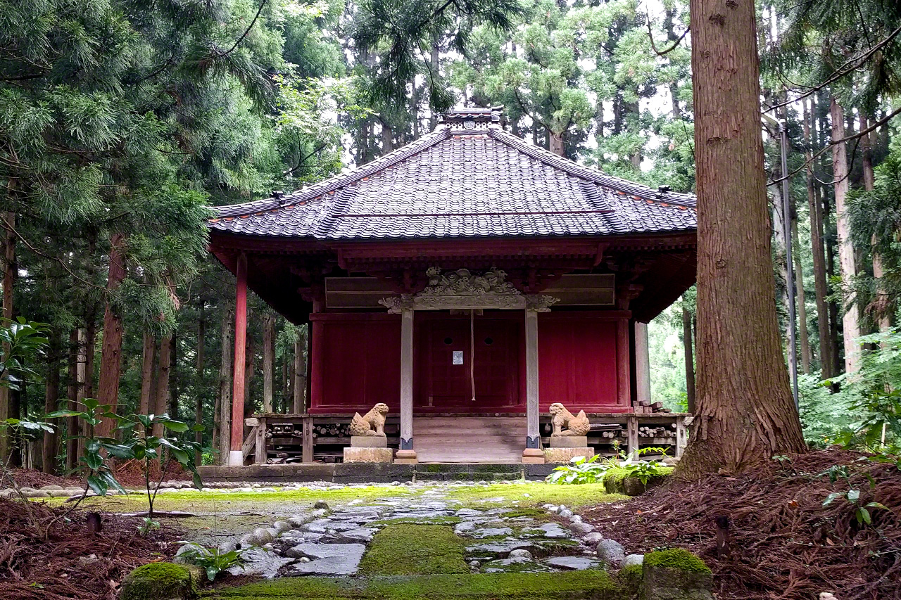 Salle du sokushinbutsu du temple Honmyô-ji (photo de l’auteur)