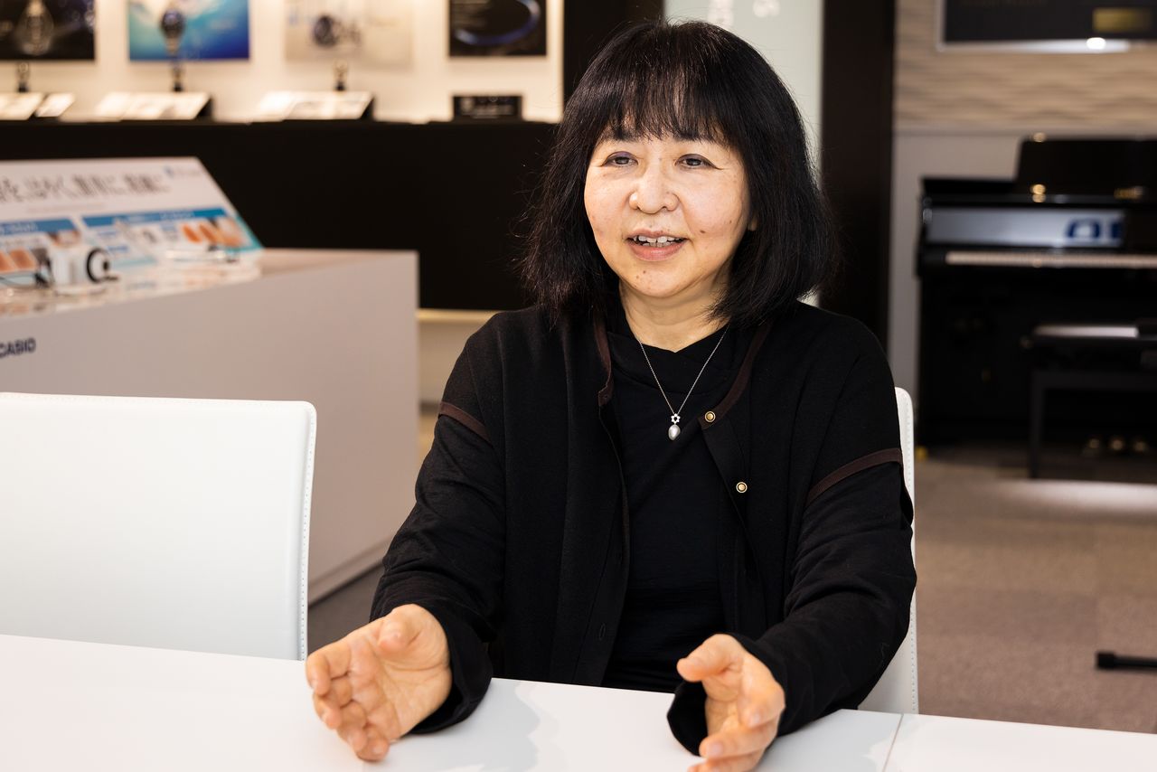 Okuda Hiroko interviewée au siège de Casio à Shibuya (Tokyo). D’habitude, elle travaille au centre technique de Hamura, en grande banlieue.