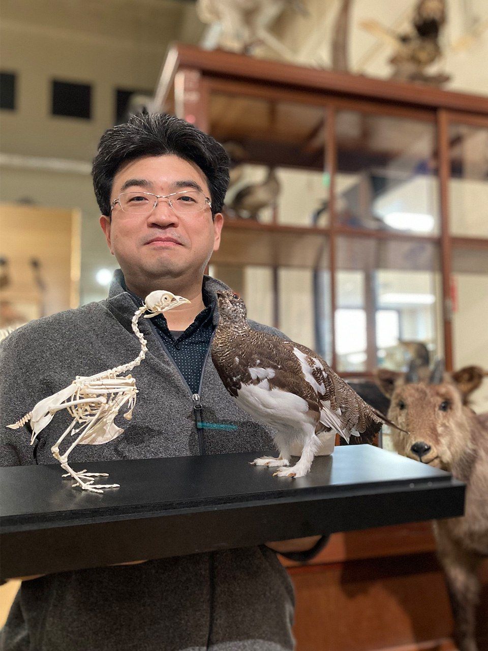 Le professeur adjoint Kusuda Satoshi est connu pour ses recherches sur la physiologie de reproduction des lagopèdes alpins.