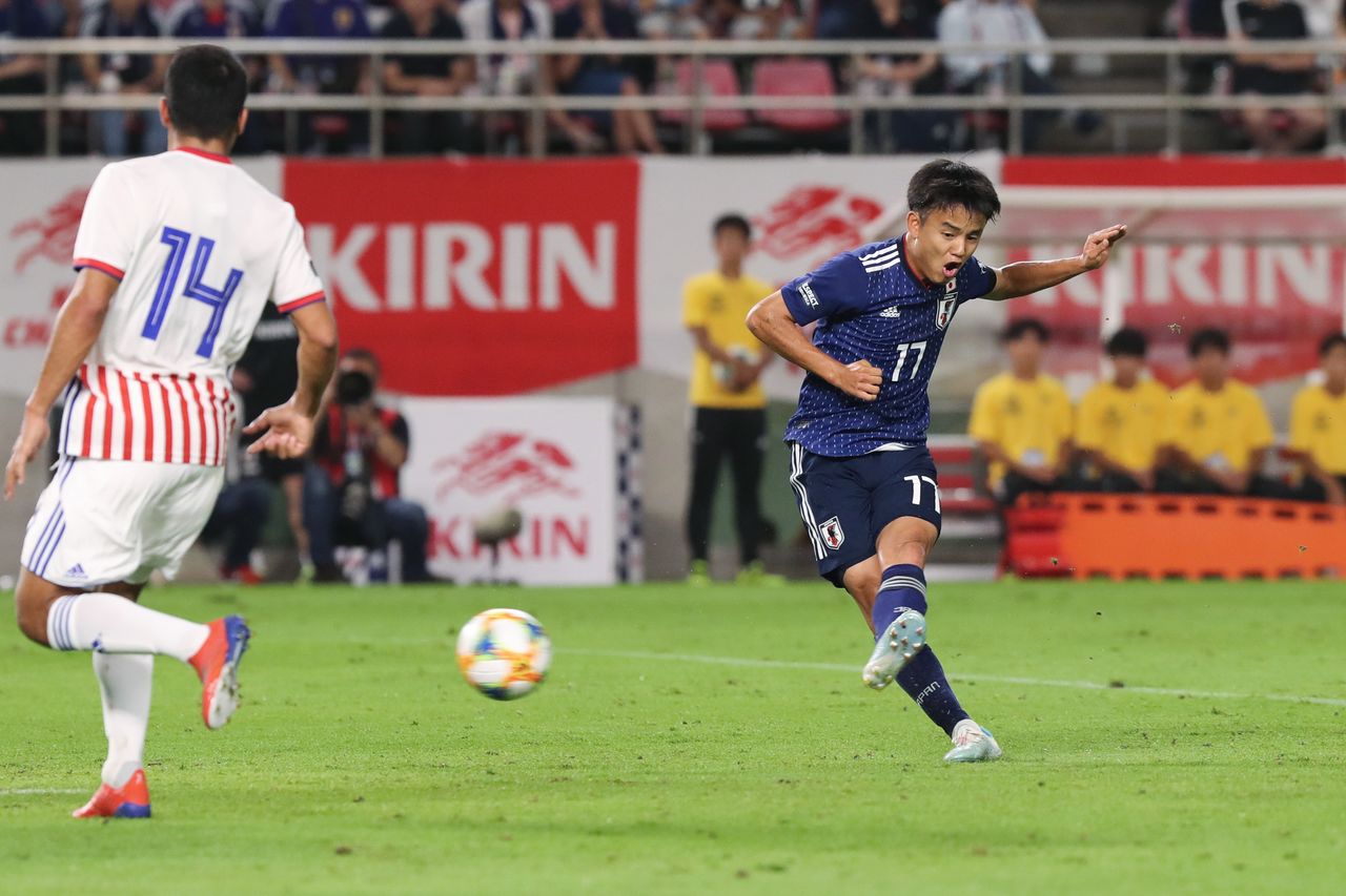 En mai 2019, Kubo a connu sa première sélection dans l’équipe nationale japonaise, lors d’un match amical contre le Paraguay. Match sans fausse note. (Photo : Jiji)
