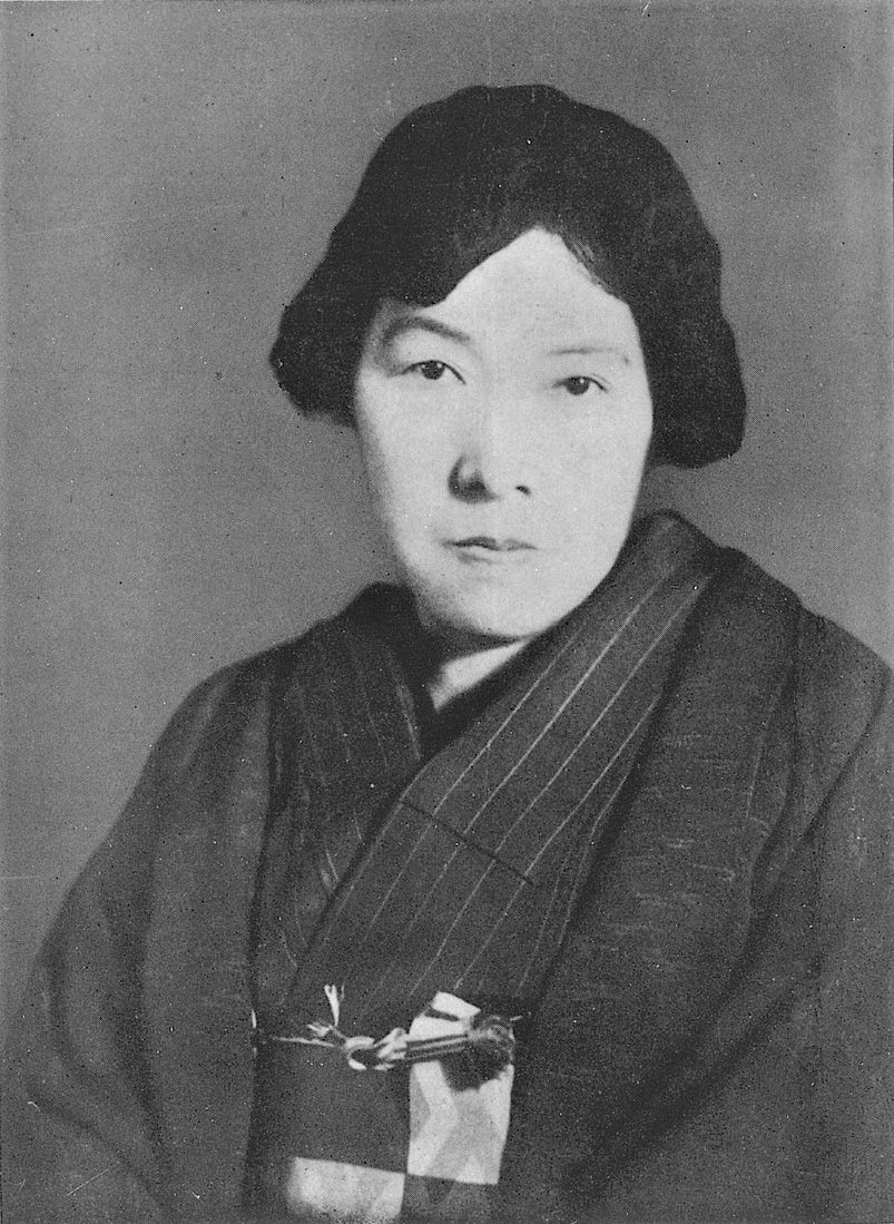Yosano Akiko, grande poétesse du romantisme japonais. Elle écrivait aussi beaucoup sur les questions féminines et l’éducation. La photo provient de  « Portraits de japonais de l’ère moderne » (Kindai Nihonjin no Shôzô). (Avec l’aimable permission de la Bibliothèque Nationale de la Diète)