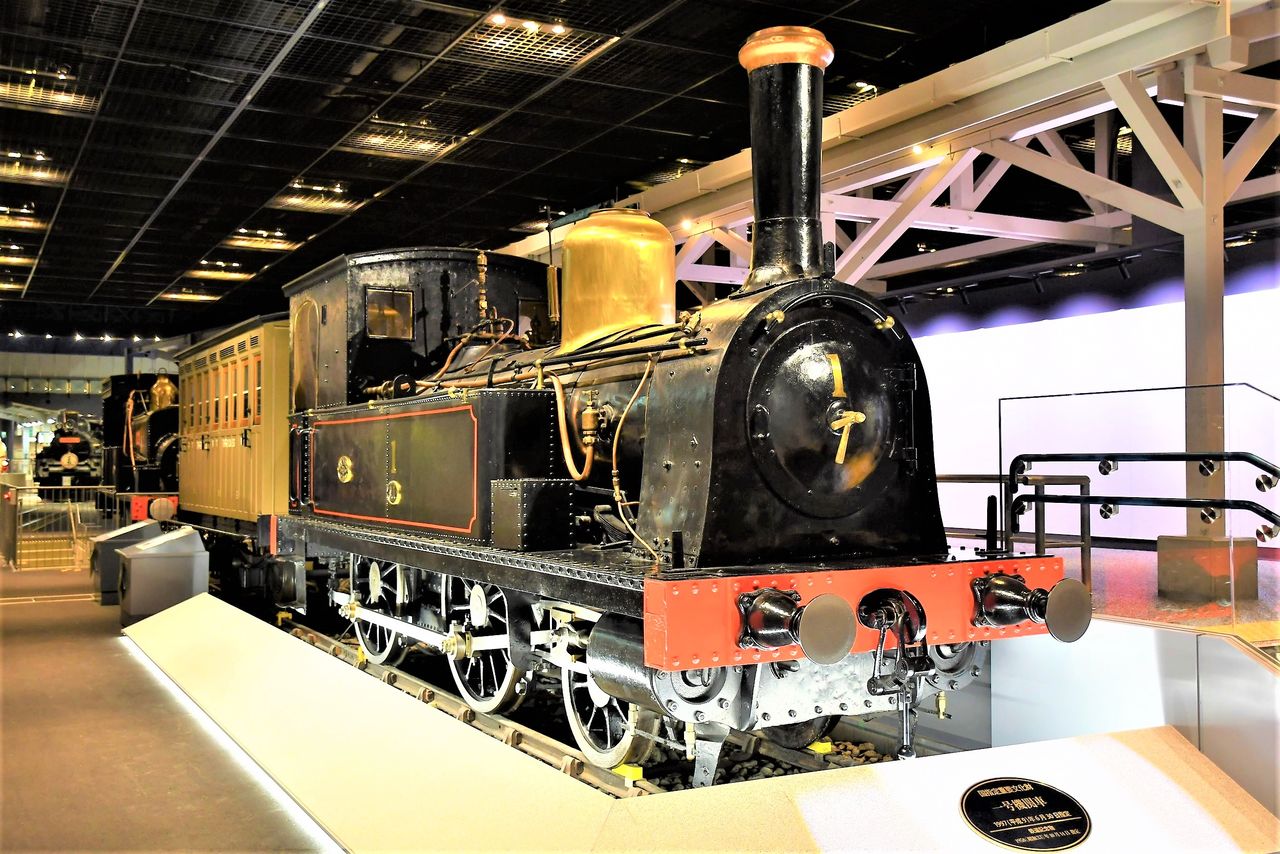 Locomotive n° 1. Bien culturel d’importance nationale, construite en Grande-Bretagne en 1871 et mise en service entre Shimbashi et Yokohama en 1872. (Collection du Musée des chemins de fer)