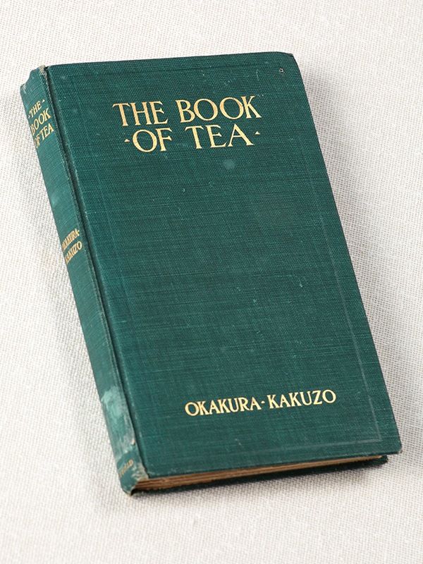 Première édition de l’ouvrage Le Livre du thé publiée par Fox Duffield en 1906. (Photo avec l’aimable autorisation de l’Université d’Ibaraki.)