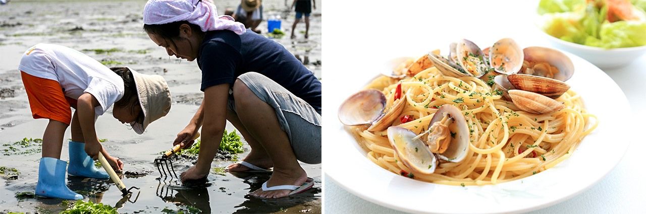 Des familles s’adonnant au ramassage des palourdes à la plage (à gauche) (© Photo Library) et spaghettis alle vongole.