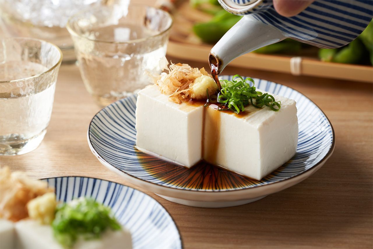 Hiyayakko (tofu réfrigéré)