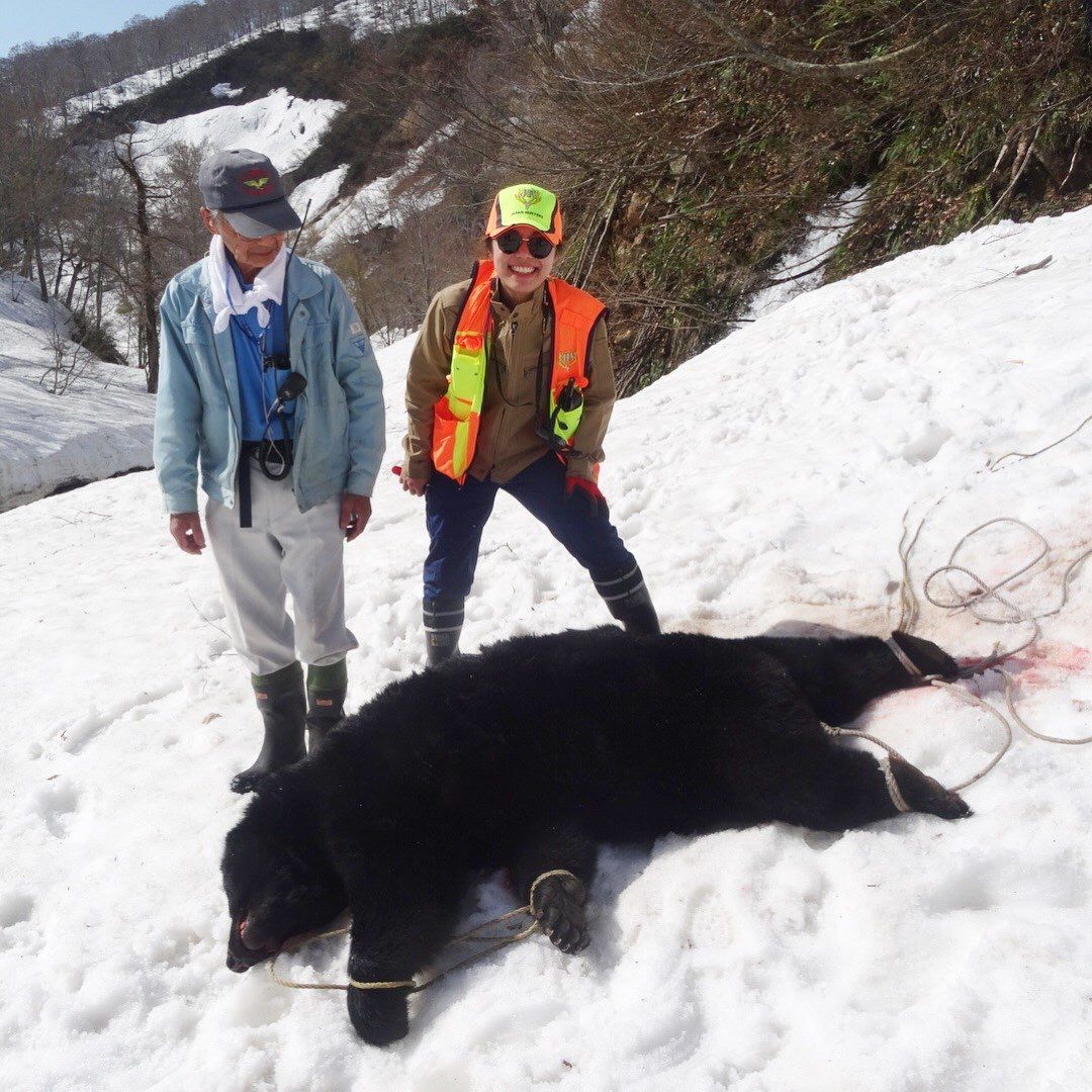 Shibuya Mako participait à la chasse à l'ours avec des habitants de la région. (Photo avec l'aimable autorisation de Shibuya Mako)