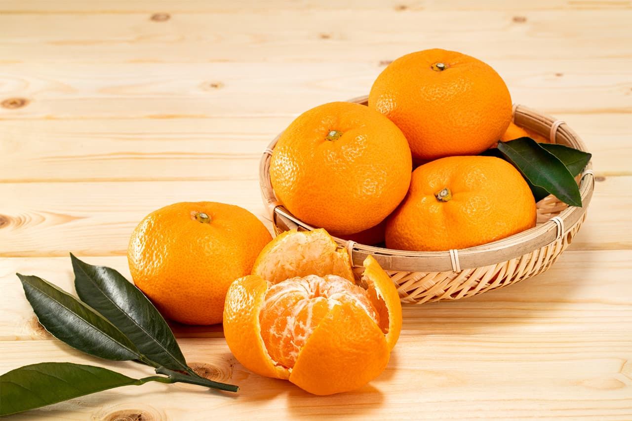 Mandarines mikan faciles à peler