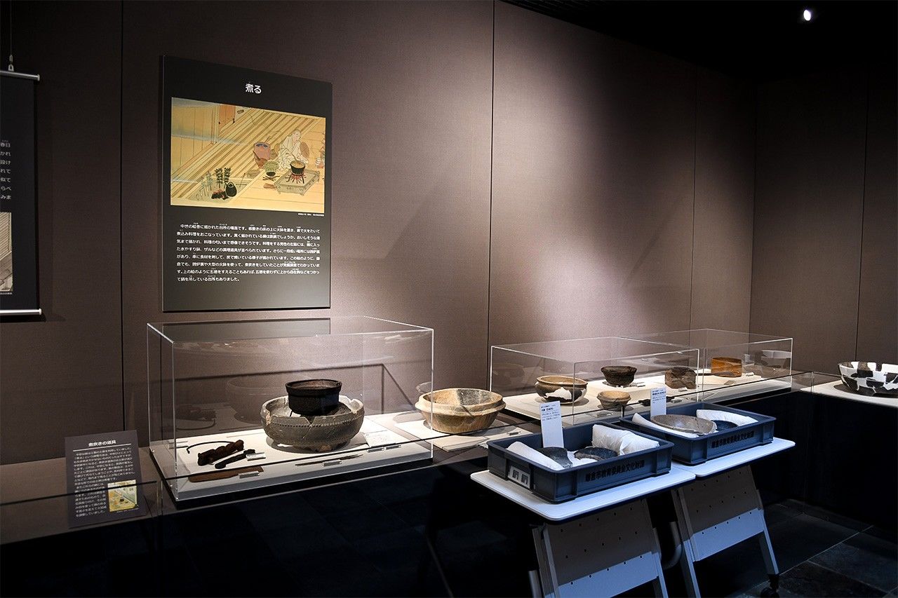 Partie d'une exposition de 2019 portant sur la cuisine au Moyen-Âge à Kamakura. (Photo avec l'aimable autorisation du Musée de la culture et de l'histoire de Kamakura)