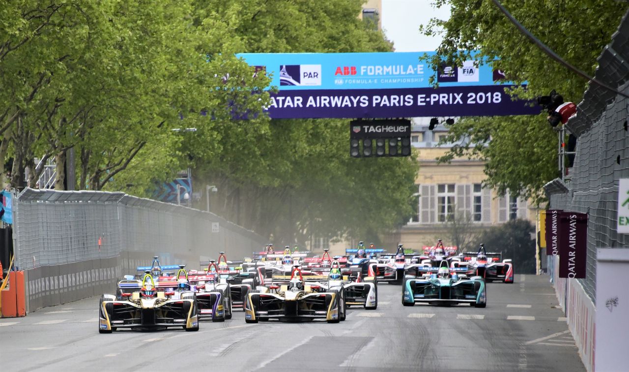 Une course de Formule E à Paris en 2018. Un circuit spécial d’environ 2 kilomètres avait été créé autour de l’Hôtel des Invalides. (© Federico Pestellini/Panoramic)