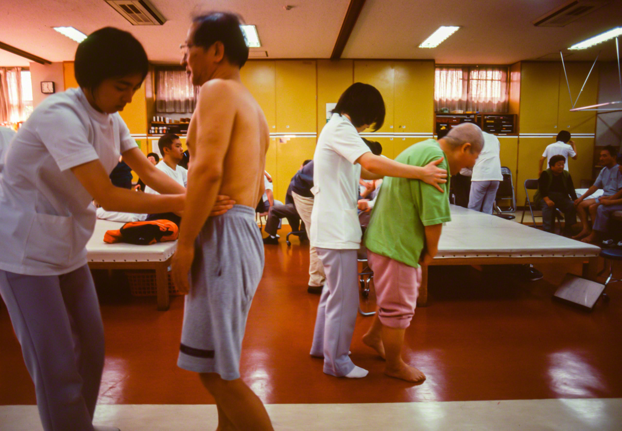 Plut&ocirc;t que de se lamenter de la maladie qui s'est empar&eacute;e d'eux, ces gens suivent un parcours de r&eacute;habilitaton physique, en misant sur la force latente qui continue de les habiter. La puissance des r&ecirc;ves peut ouvrir de nouvelles possibilit&eacute;s pour l'avenir.