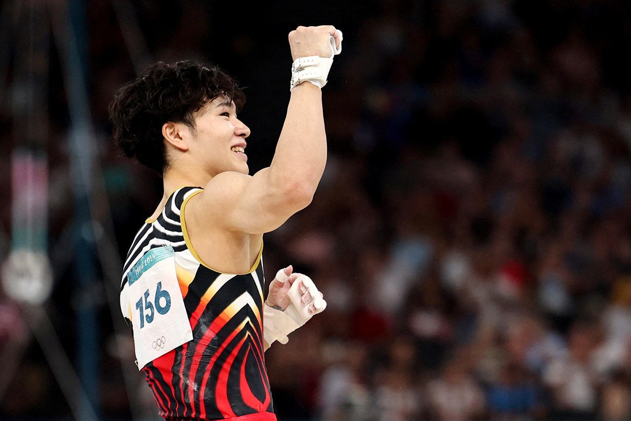 Pour sa première participation, l’athlète de 20 ans s’est frotté de près à la star chinoise Zhang Boheng durant les six épreuves, et le suspense a été à son comble jusquà la fin. C’est la quatrième médaille d’or consécutive remportée par le Japon. (Reuters)