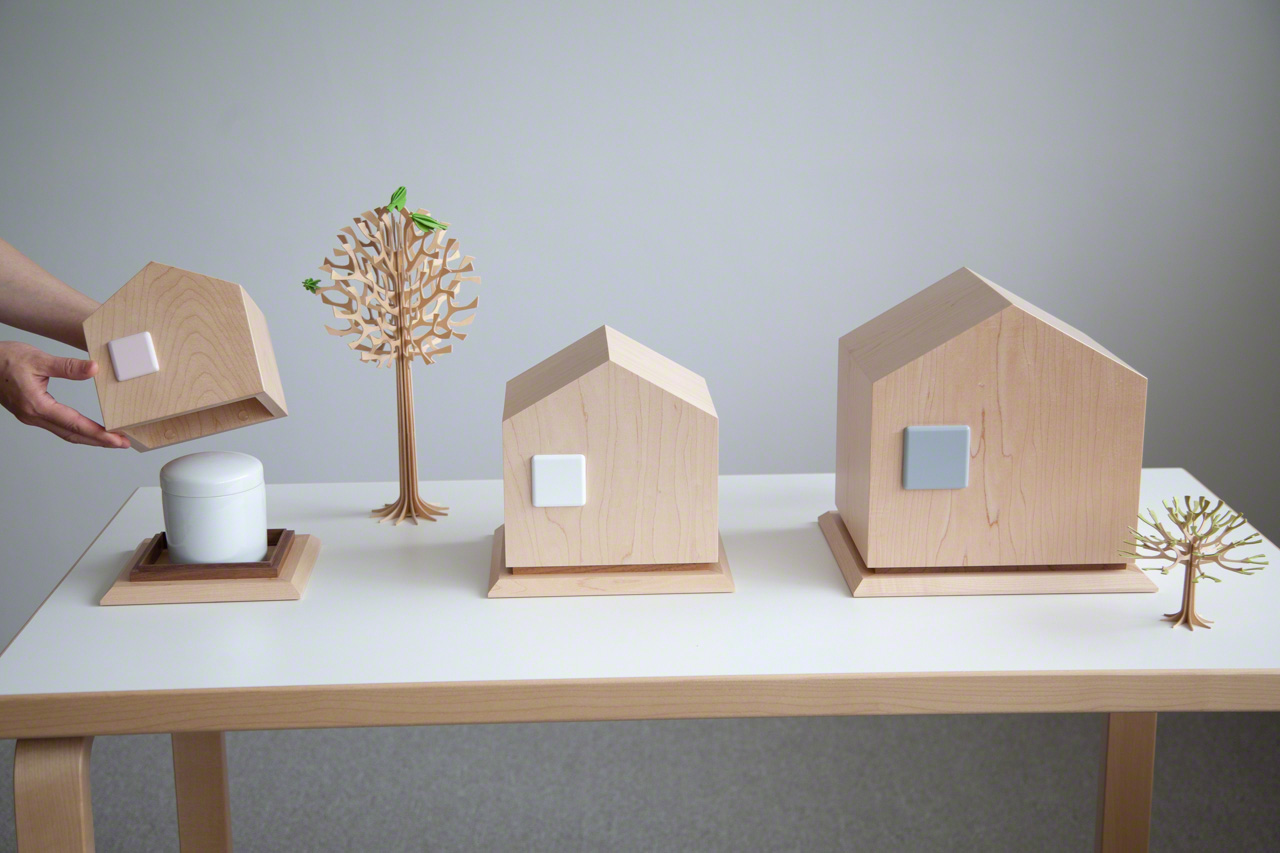 La s&eacute;rie Tenshi no Ouchi (maison d&rsquo;anges) renferme &agrave; l&rsquo;int&eacute;rieur de petites urnes fun&eacute;raires. 