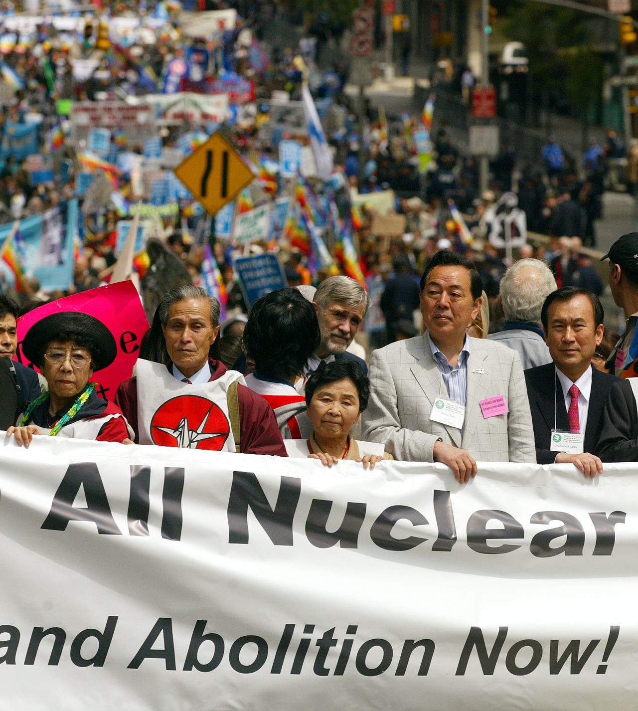 Manifestation dans les rues de New York demandant l’élimination de toutes les armes nucléaires, le 1er mai 2005. (Reuters)