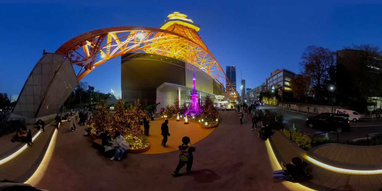 La tour de Tokyo a fêté ses 60 ans le 23 décembre 2023. Pour l’occasion, une petite tour de Tokyo illuminée de 10 mètres avait été installée.