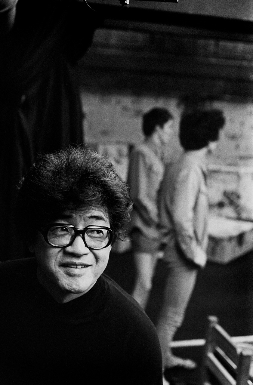 Abe K&ocirc;b&ocirc; dans son studio de Shibuya, avril 1978, photo de Henri Cartier-Bresson (Henri Cartier-Bresson/Magnum Photos/Aflo)
