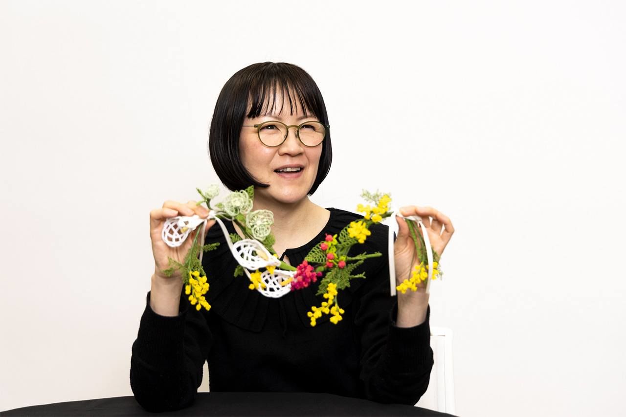 Une magnifique guirlande de fleurs de mimosas (© Kawamoto Seiya)