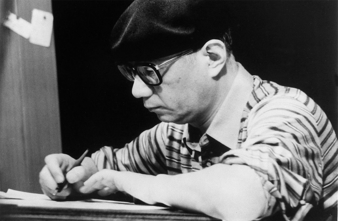 Tezuka au travail (Jiji)