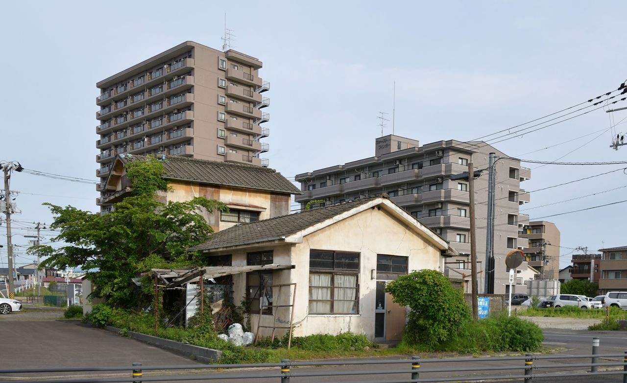 Ici vécut Itoi Kanji. Sa demeure, Kihô-sha, avant la démolition. (© M. Mikami)