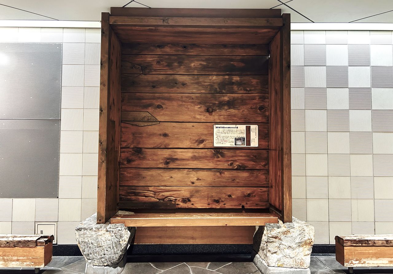 L’alcôve de stockage du poste de magistrature du Sud, installée dans le passage de la galerie souterraine devant la gare. (Photo prise par l’auteur)