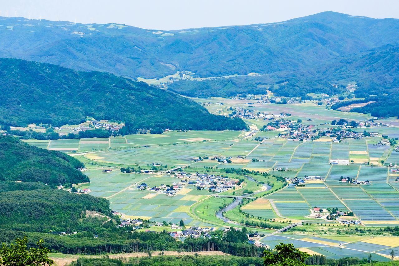 Vue sur le bassin de Tôno (Pixta)