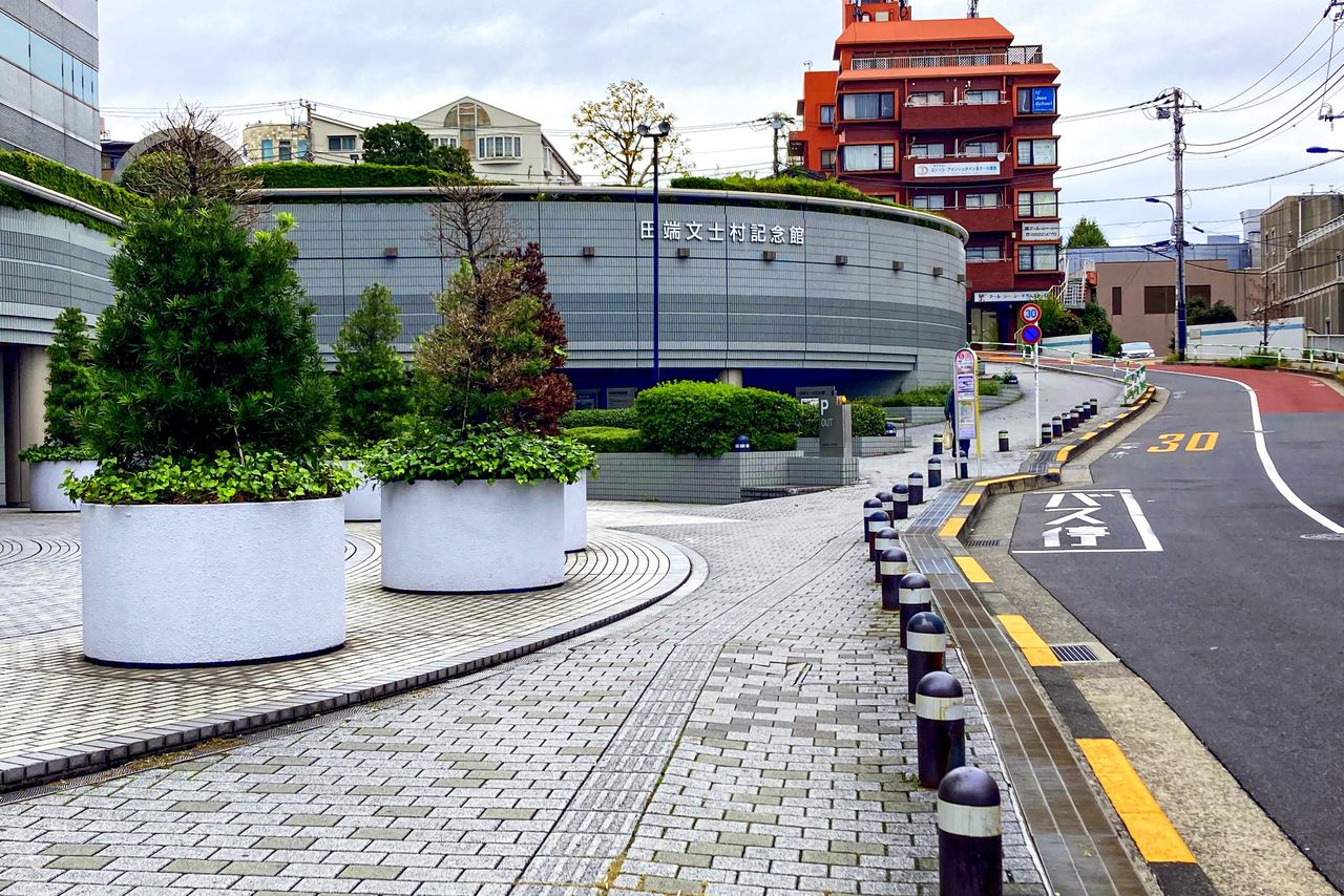 Le musée mémorial des écrivains et artistes de Tabata rend hommage aux créateurs qui avaient décidé de s’installer ici au début du XXe siècle.