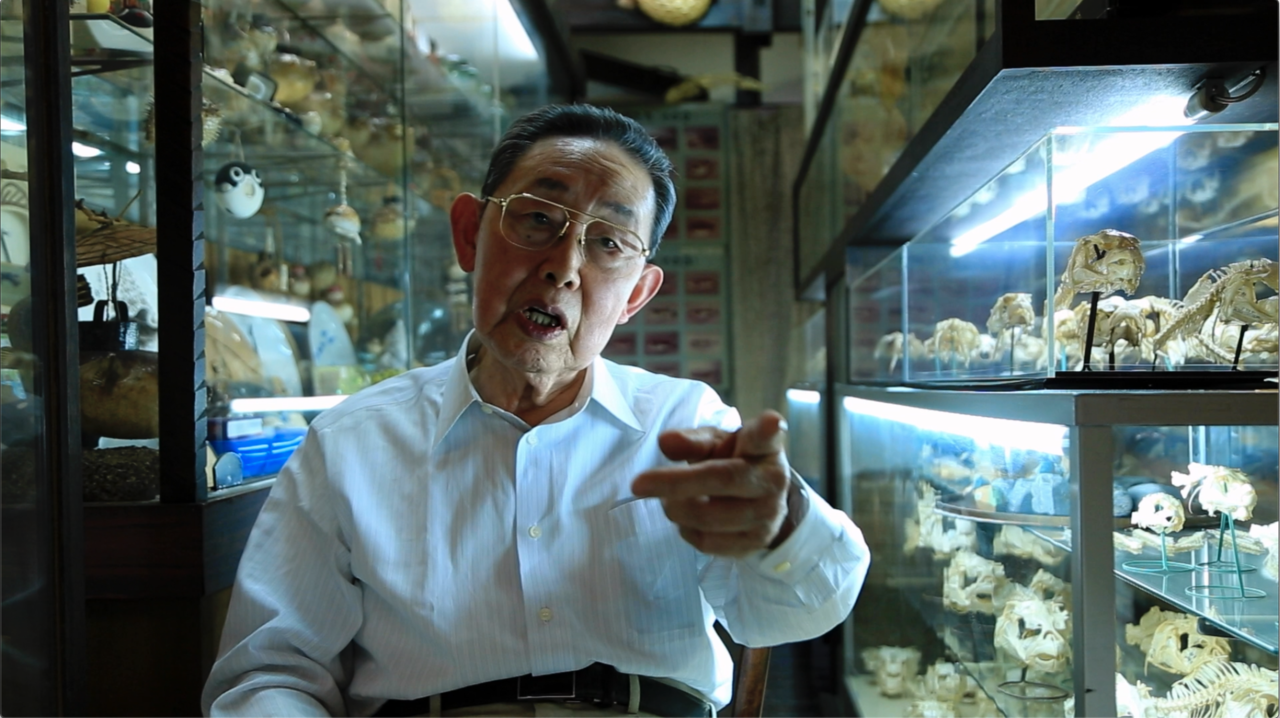 La légende Kitahama Kiichi s'exprime avec passion au Musée du fugu. (© Gun Fish Film Partners)