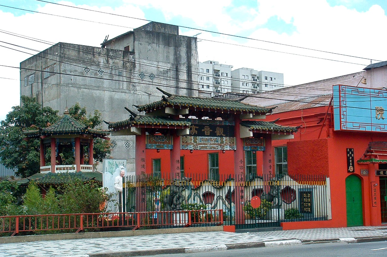 La rue Conselheiro Furtado abrite aussi un temple bouddhique chinois.