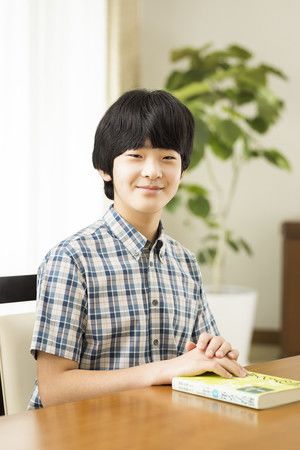 Hisahito a occupé son été en étudiant et en lisant des ouvrages sur la riziculture (photo du 5 août, avec l'aimable autorisation de l'Agence de la maison impériale).