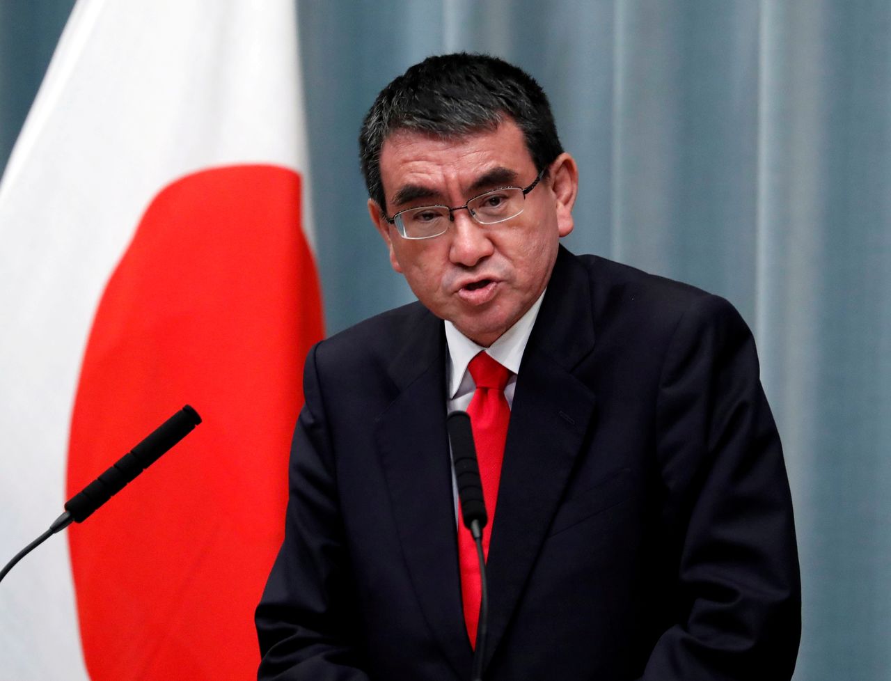 Le ministre chargé de la lutte contre le COVID-19, Taro Kono (en photo), est en tête dans les sondages auprès des électeurs japonais pour devenir Premier ministre après le départ annoncé de Yoshihide Suga. /Photo d