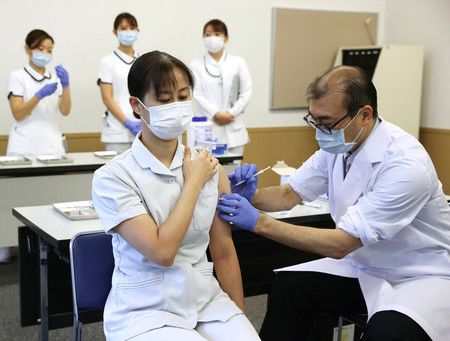 Vaccination de la dose de rappel pour le personnel soignant, le 1er décembre.