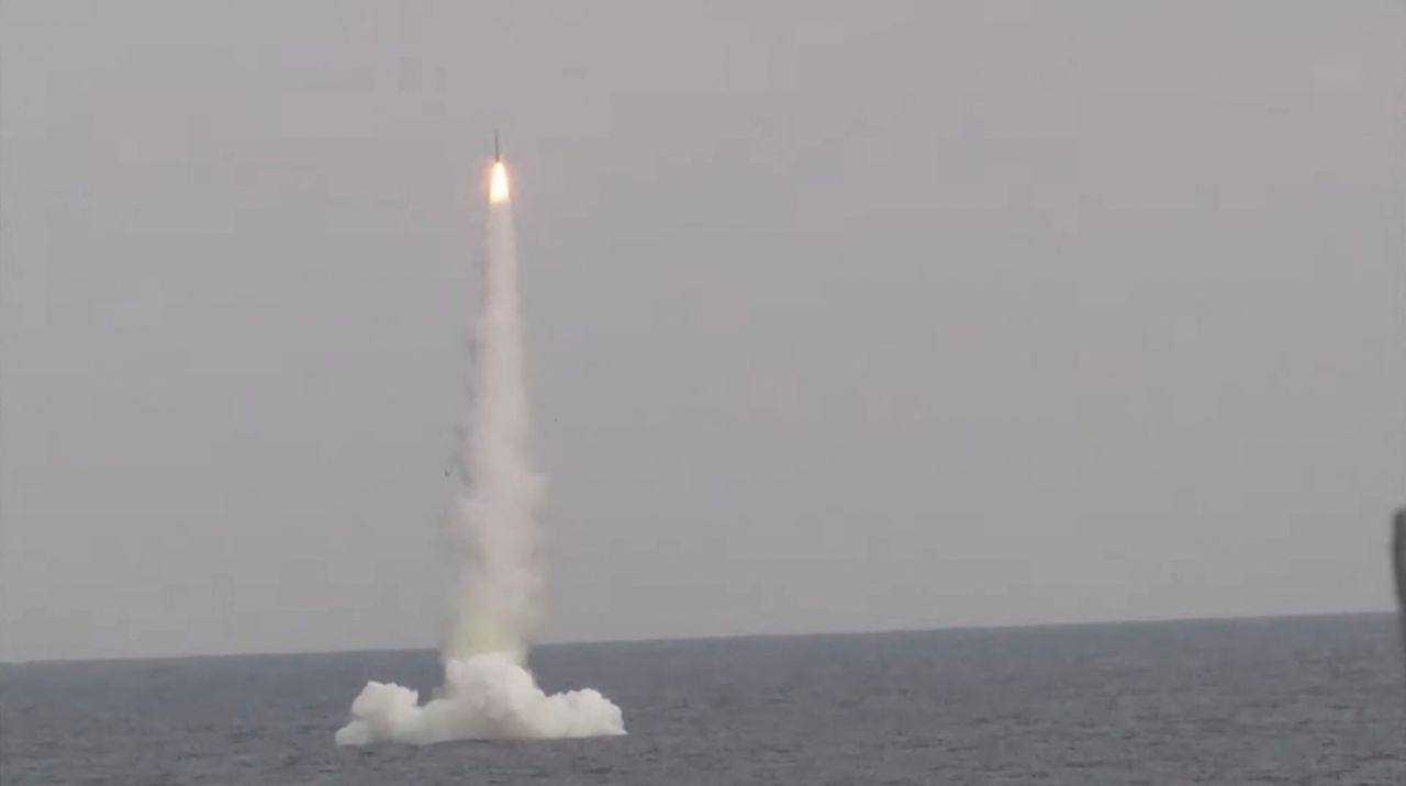 Un sous-marin russe a tiré un missile de croisière Kalibr depuis la mer du Japon vers une zone d
