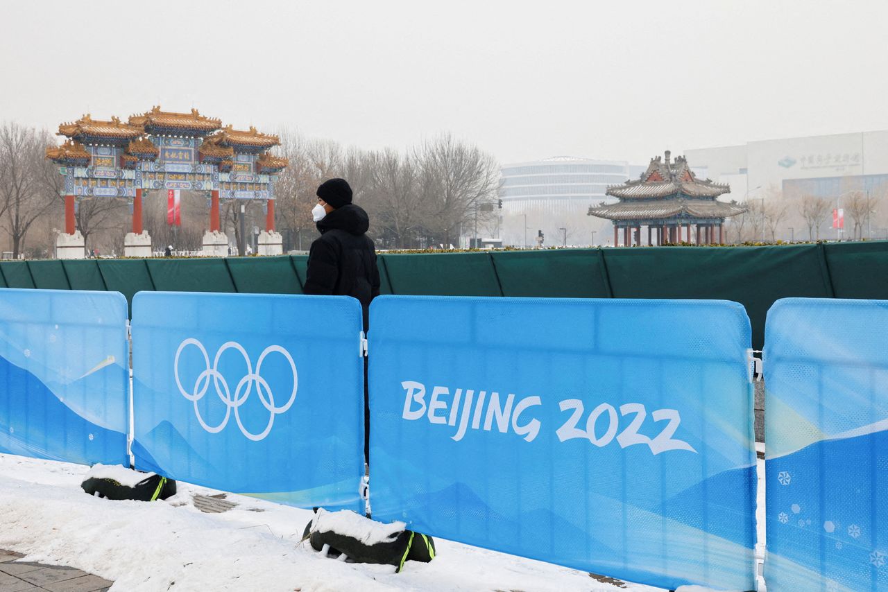 Les organisateurs des Jeux olympiques de Pékin ont déclaré dimanche avoir recensé 72 contaminations au COVID-19 parmi 2.586 personnes liées aux Jeux qui sont arrivées en Chine du 4 au 22 janvier, aucun cas ne figurant parmi les 171 athlètes et membres d