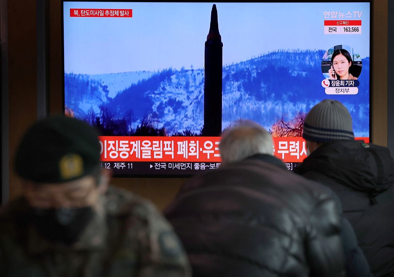 La Corée du Nord a tiré dimanche missile balistique présumé au large de sa côté est, ont rapporté des responsables militaires sud-coréens et japonais. /Photo prise le 27 février 2022/REUTERS/ Yonhap
