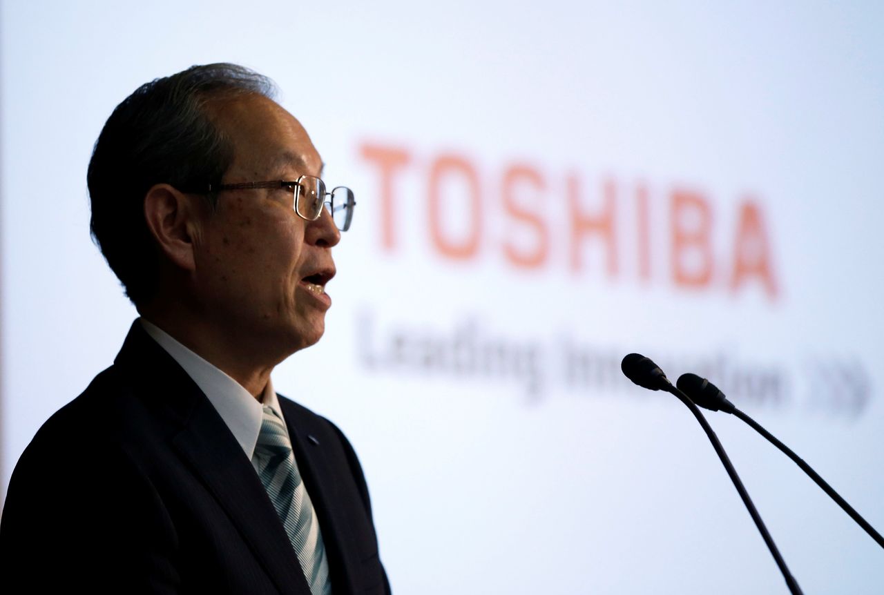 Toshiba a annoncé mardi la démission de son directeur général, Satoshi Tsunakawa, un départ soudain qui intervient, selon des sources, à la suite de l