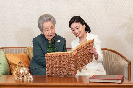 Avec sa petite fille la princesse Akiko, le 19 mai 2022