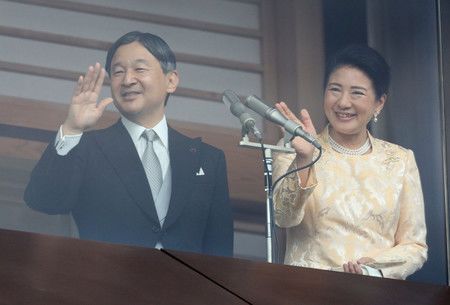 L’empereur Naruhito et l’impératrice Masako sur le balcon du palais impérial pour célébrer la nouvelle année, le 2 janvier 2020. 