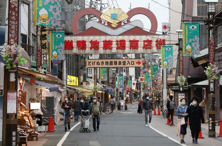 La rue commerçante Sugamo-Jizô, plus calme après l’appel à rester chez soi le week-end du 28 et 29 mars.