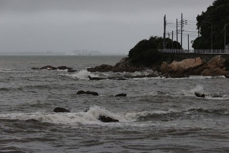 La mer agitée par l'arrivée du typhon (19 septembre au matin, ville de Fukuoka)