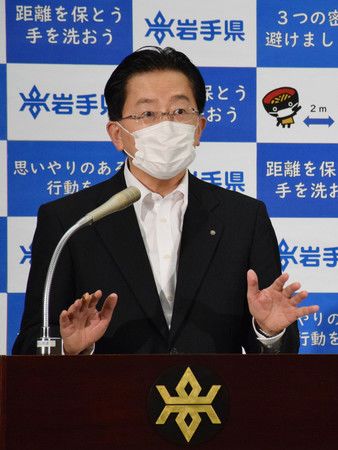 Le gouverneur de la préfecture d’Iwate, Tassô Takuya, annoncant la triste nouvelle le29 juillet.